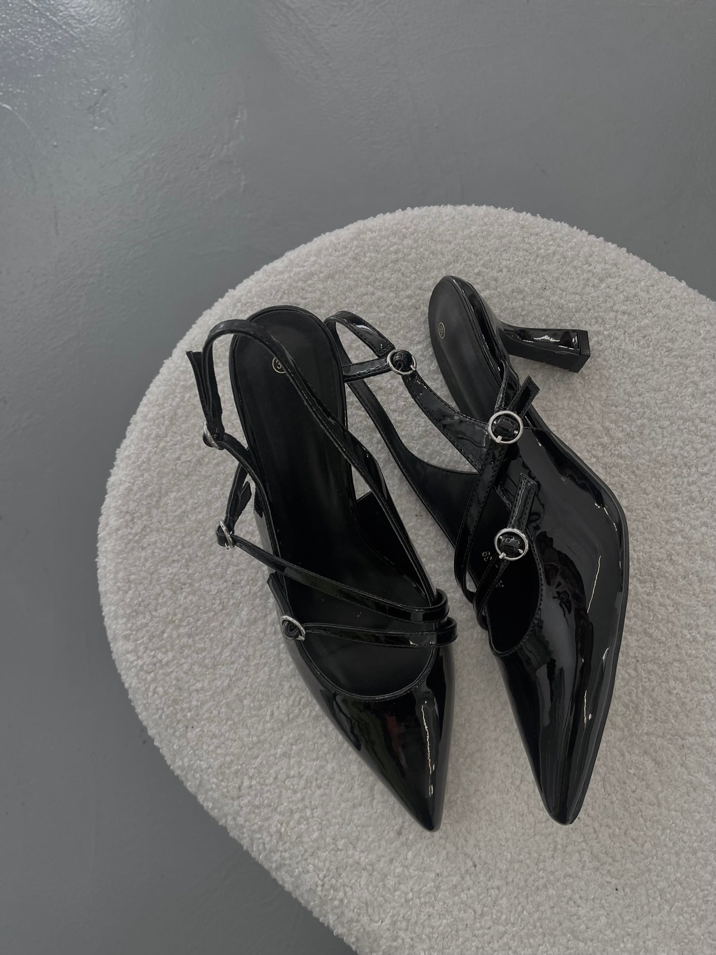 Black Pumps With Straps