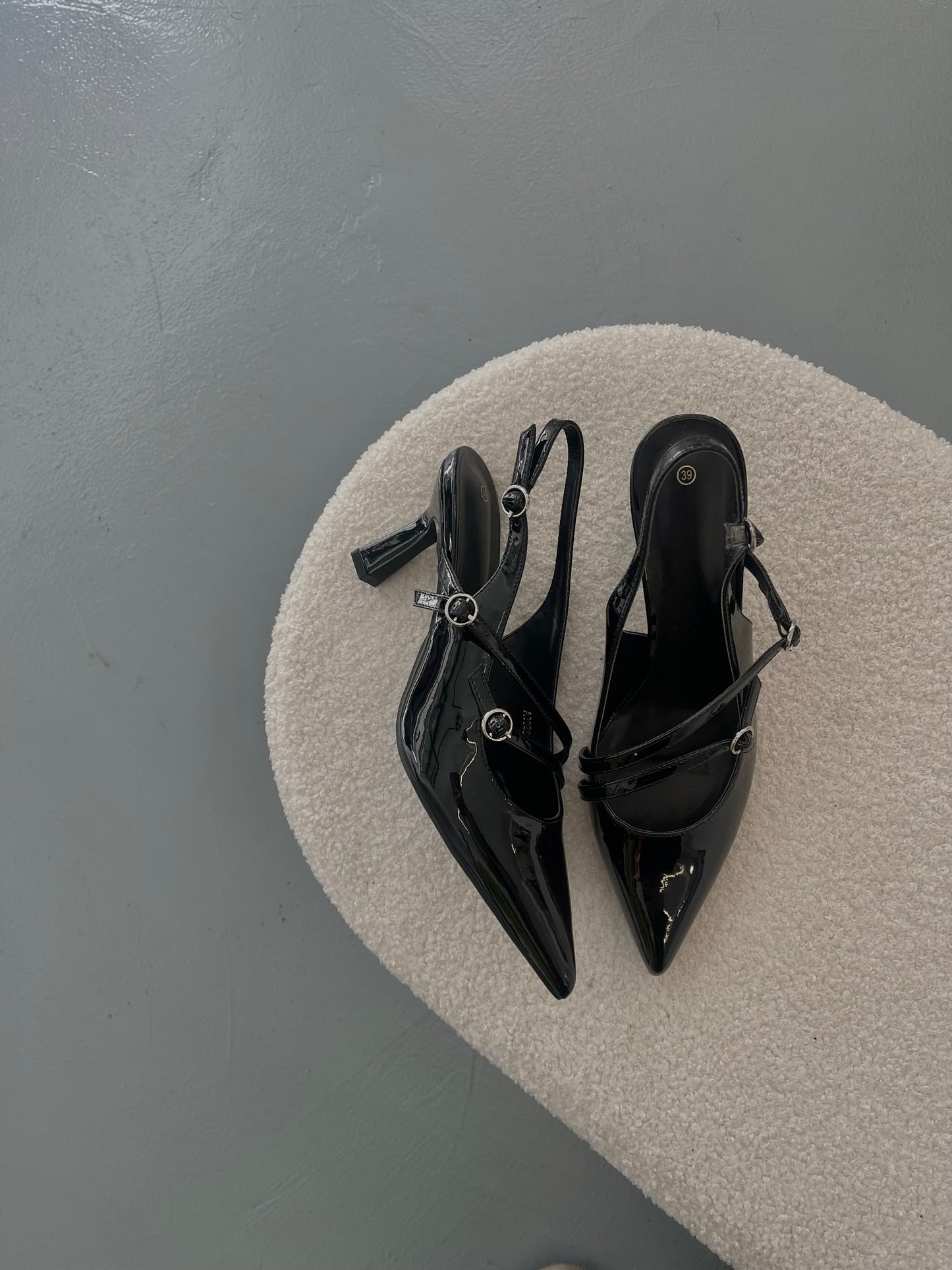 Black Pumps With Straps