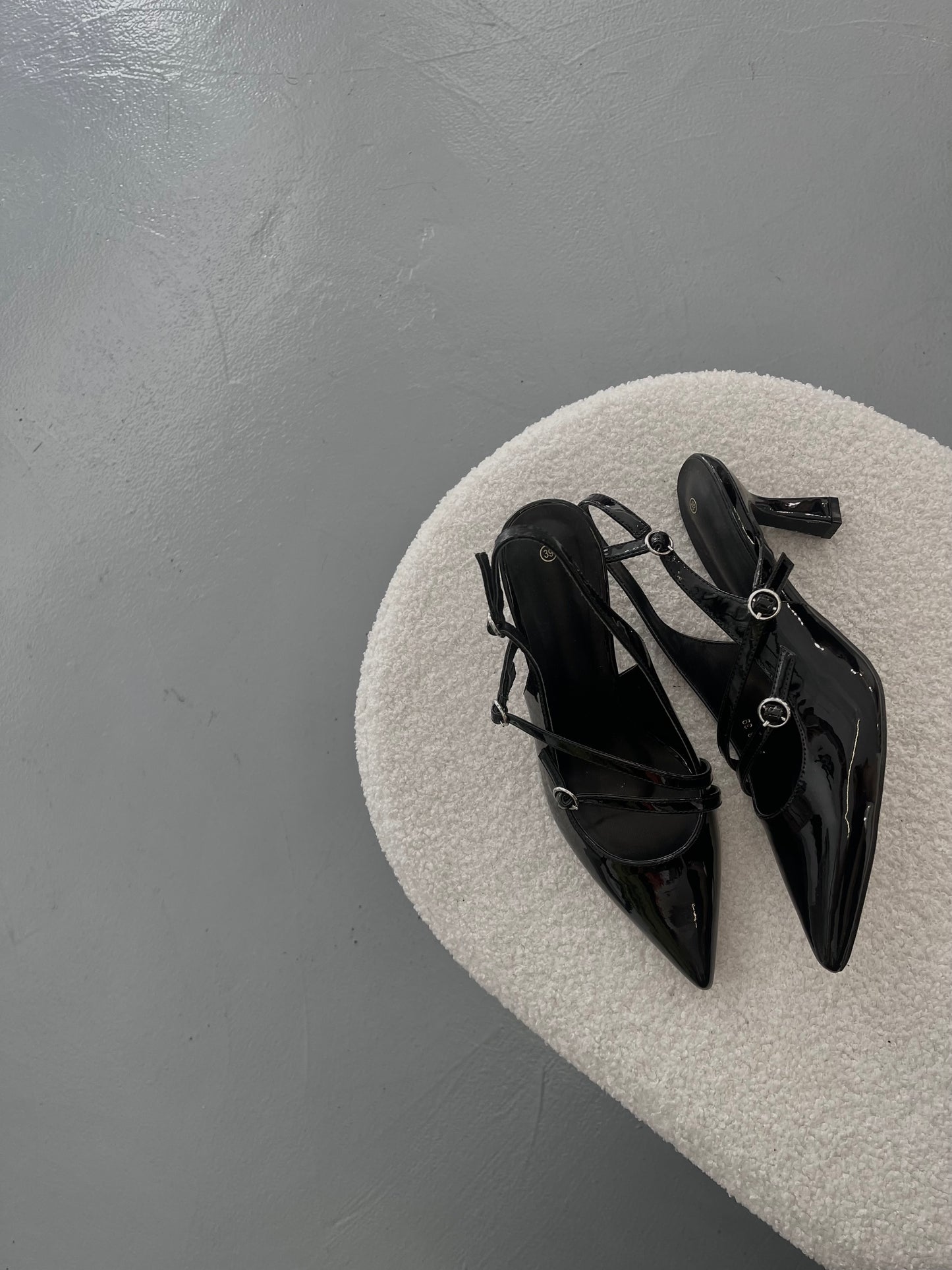 Black Pumps With Straps
