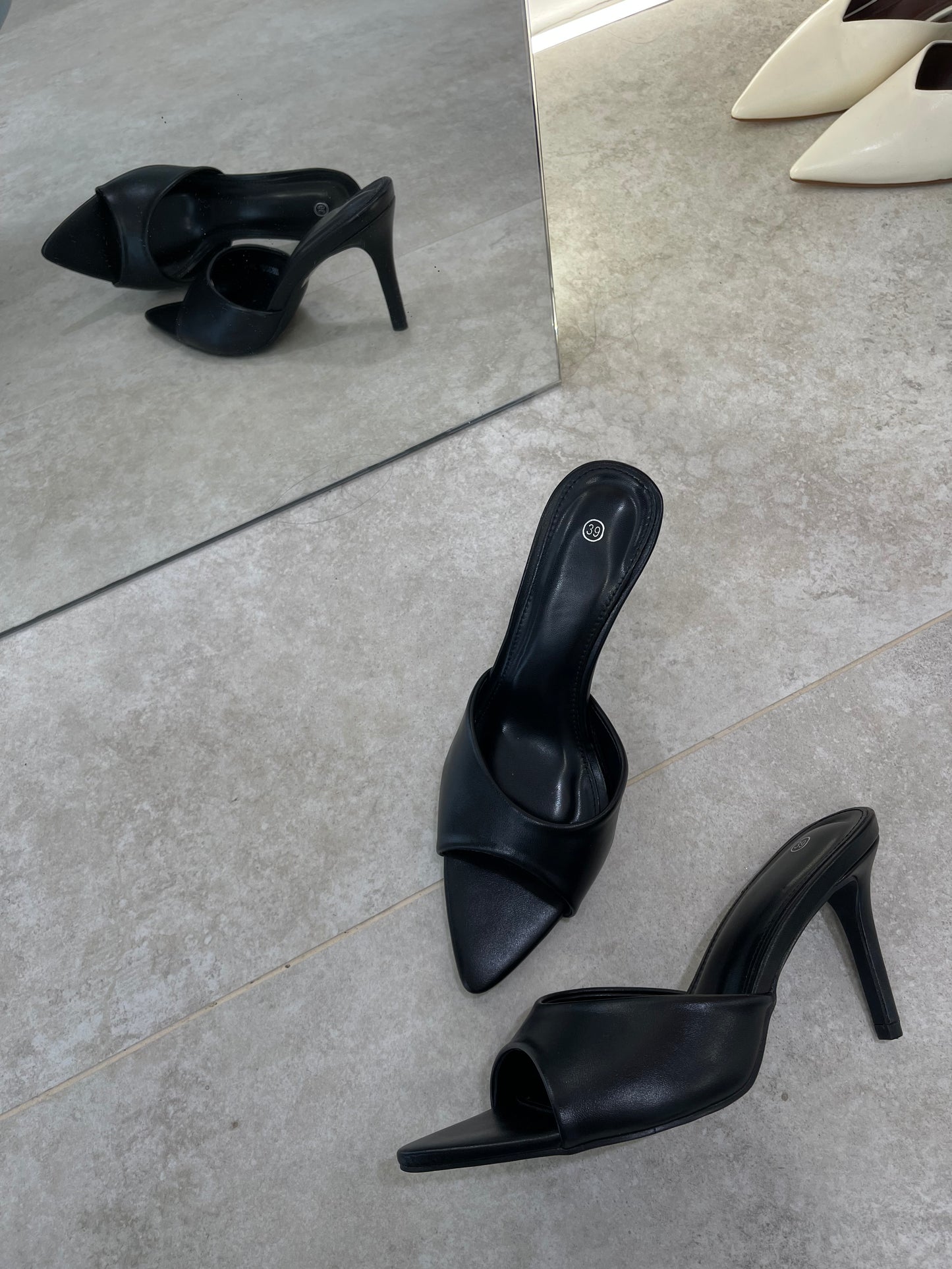 Black Mules M6323