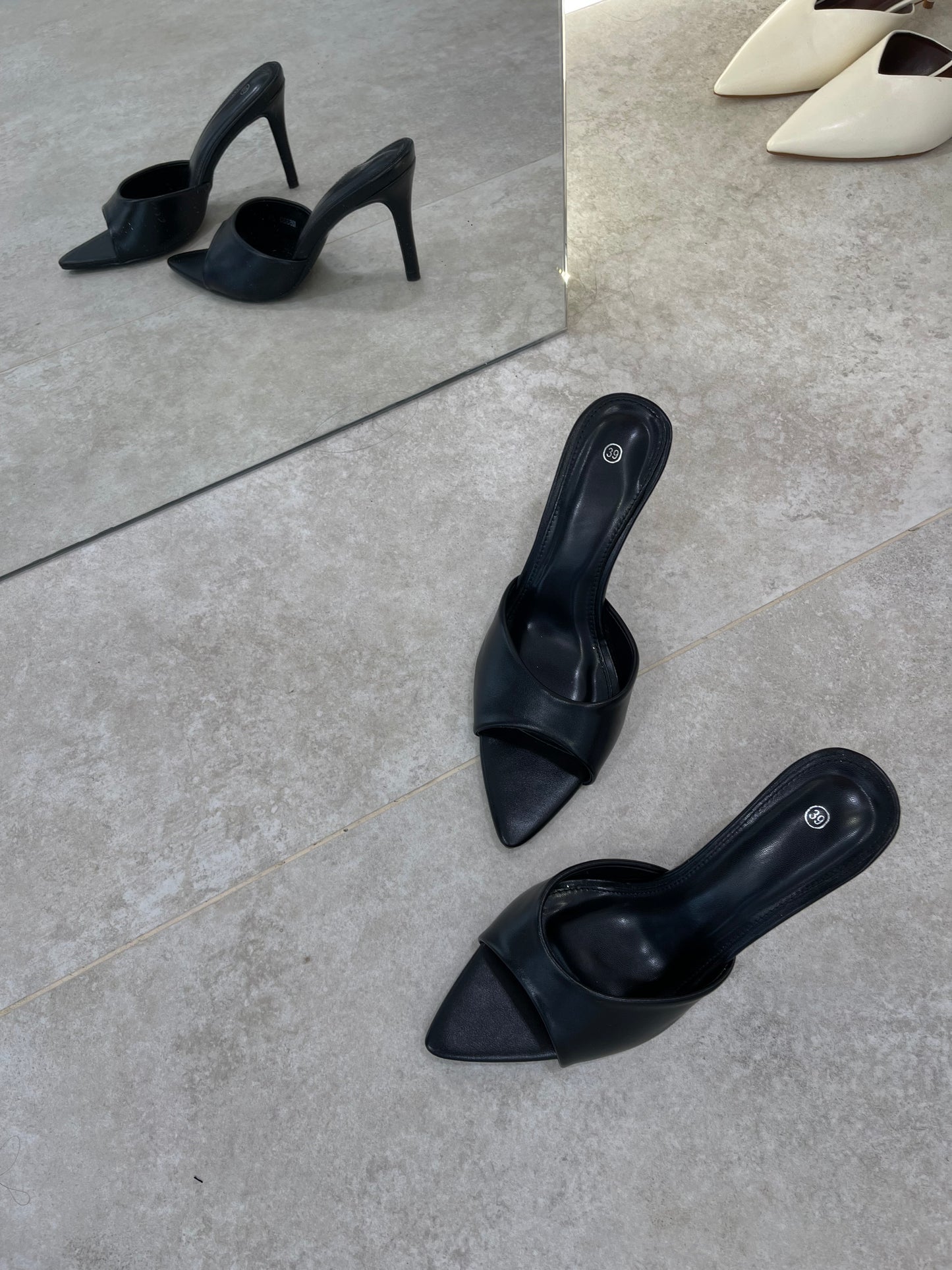 Black Mules M6323