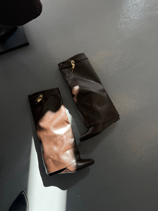 Brown Boots With Gold Detail