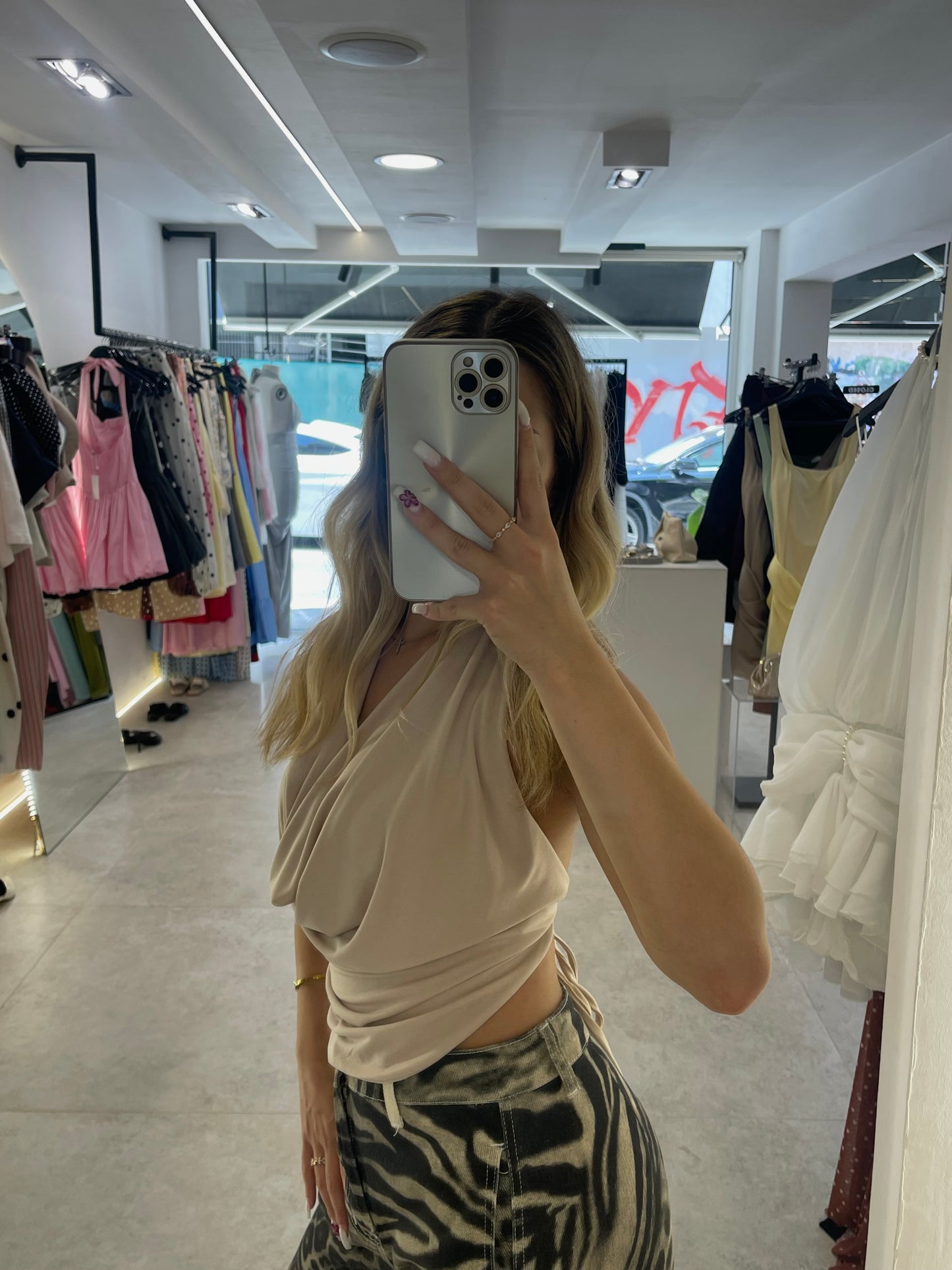 Oval Backless Top