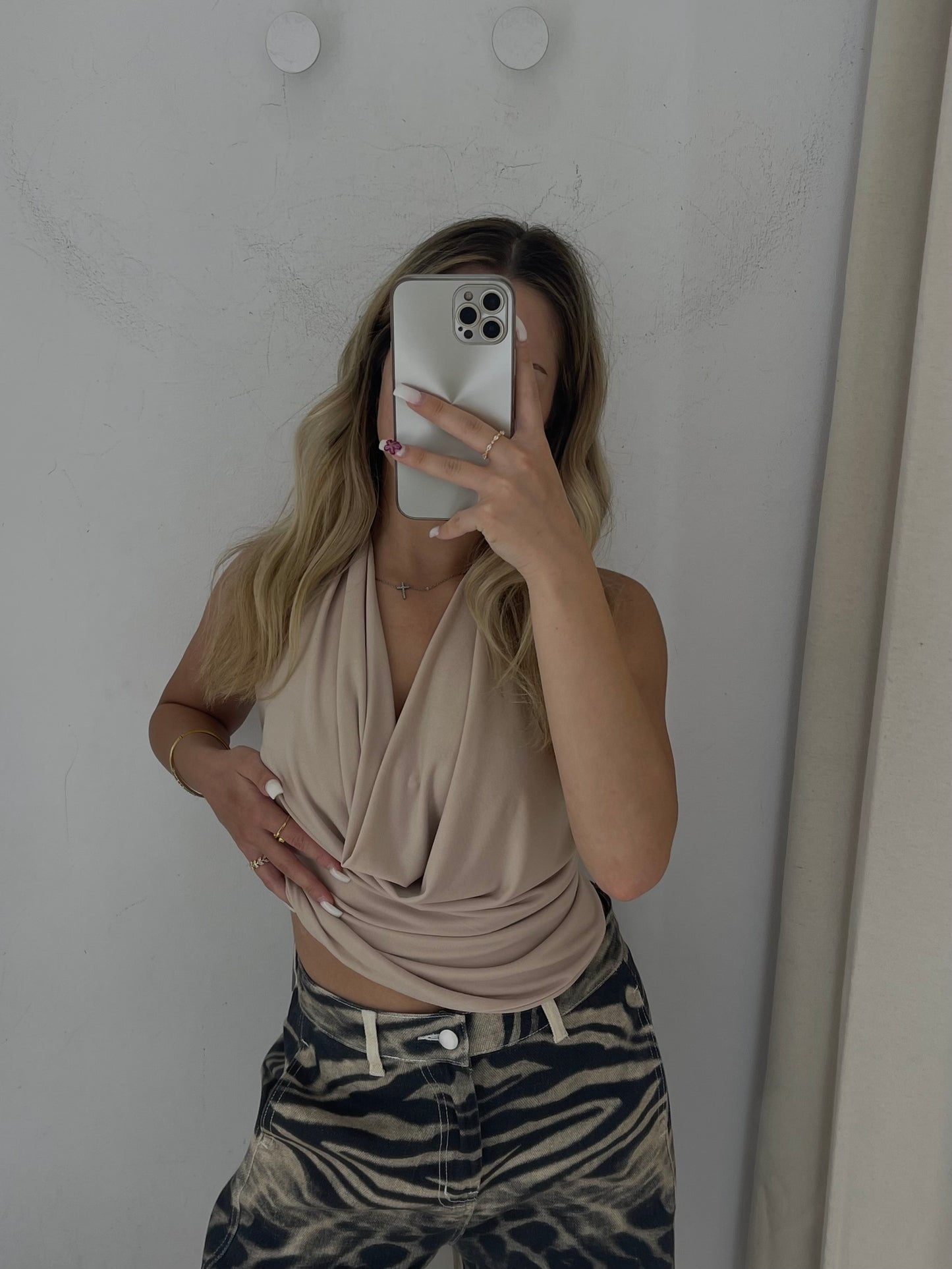 Oval Backless Top